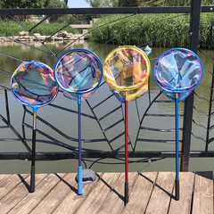 小さい写網の屋外で小さい魚の小さいエビをすくい取るのは軽くて伸縮します。