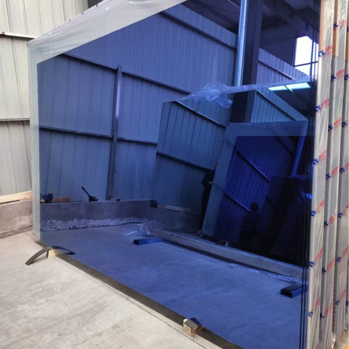 供应蓝镀膜 茶色镀膜厚度4-8mm  木箱包装 适合运输 欢迎咨询