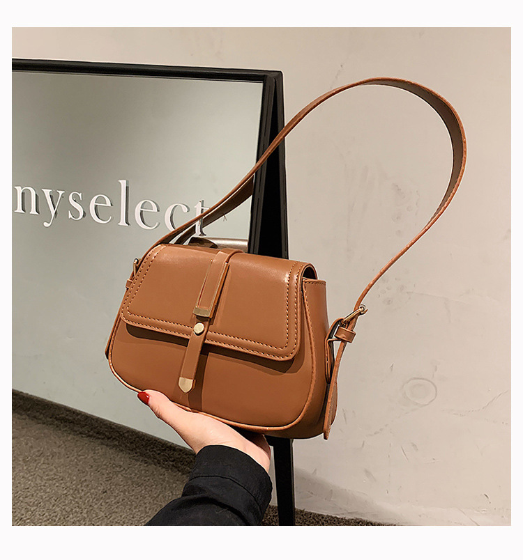 Retro Solid Color Buckle Type Messenger Saddle Bag Wholesale Nihaojewelry display picture 2