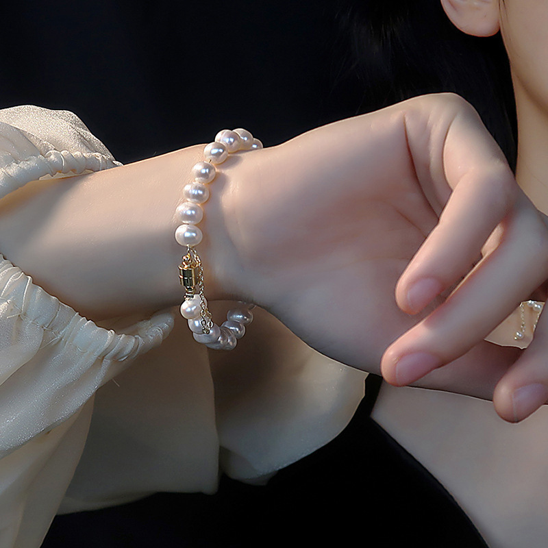 Natural freshwater pearl magnetic buckle bracelet real pearl simple Joker to send girlfriends personality bracelet gift manufacturers wholesale