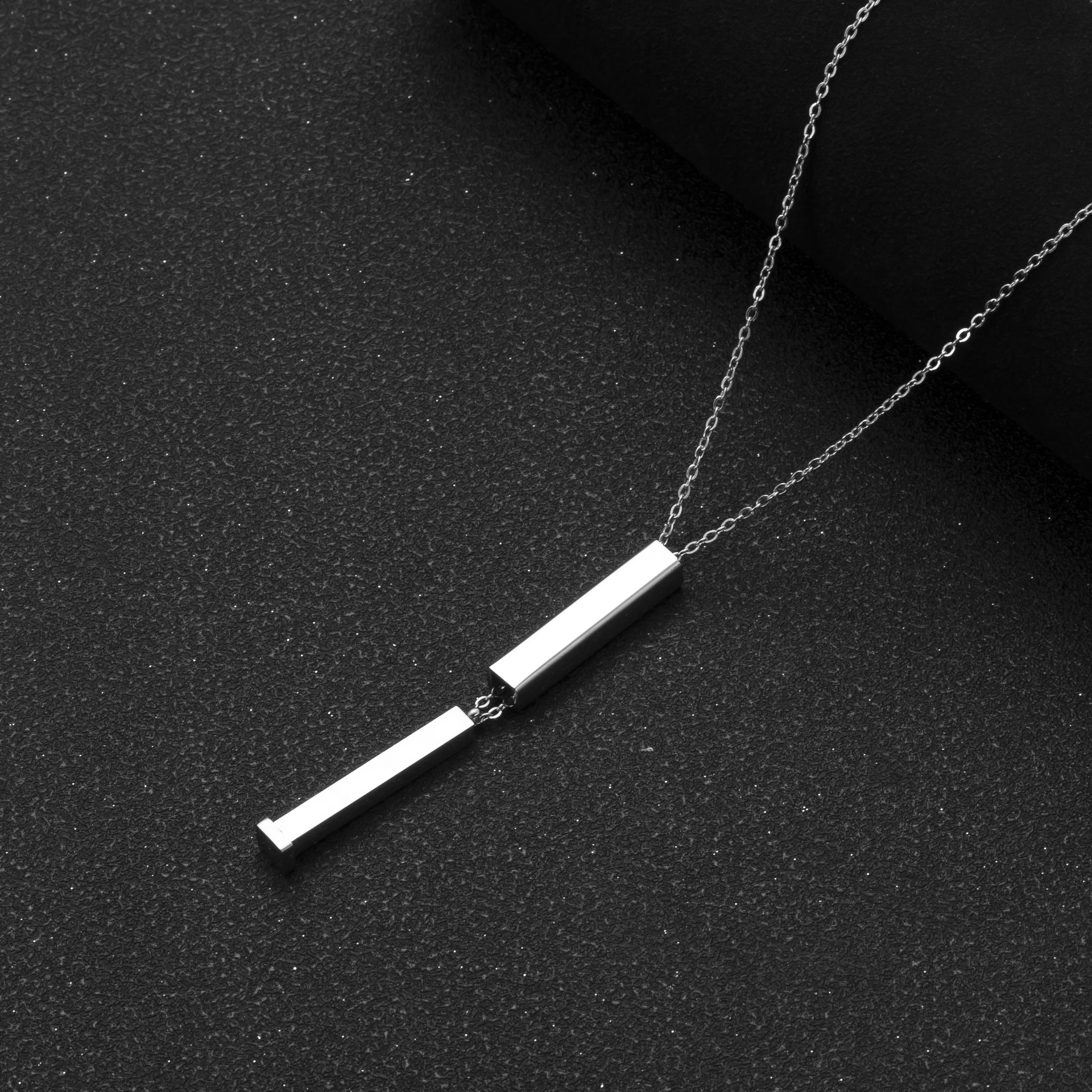 Nuevo producto transfronterizo collar de acero inoxidable colgante tridimensional rectangular desmontable simple viento frío fábrica de cadenas de suéter de acero de titanio image 5