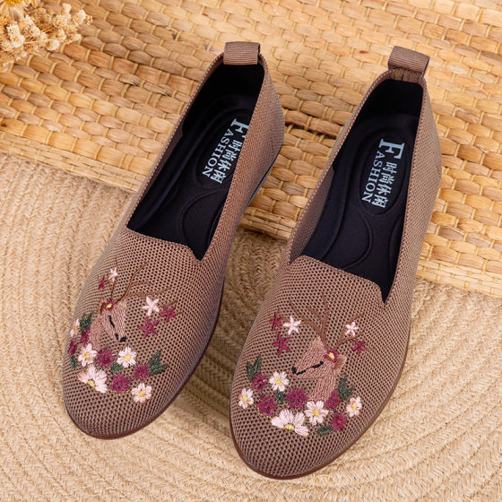 2025 Spring Soft Sole Women's Embroidered Ethnic Style Slip-On Loafers Breathable Old Beijing Cloth Shoes