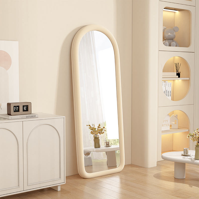 Espejo de cuerpo entero arqueado Espejo de piso de viento crema Dormitorio doméstico Mujer de forma especial Espejo de cuerpo entero para colgar en la pared Espejo de tocador de tienda de ropa