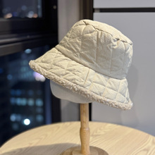 韩版超火的帽子女秋冬新款加绒菱形格纹渔夫日系防风时尚保暖盆帽