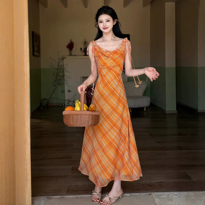 French-style romantic atmosphere, ultra-flattering orange-toned plaid camisole dress for women, new summer model, waist-cinching, slimming, mid-length dress