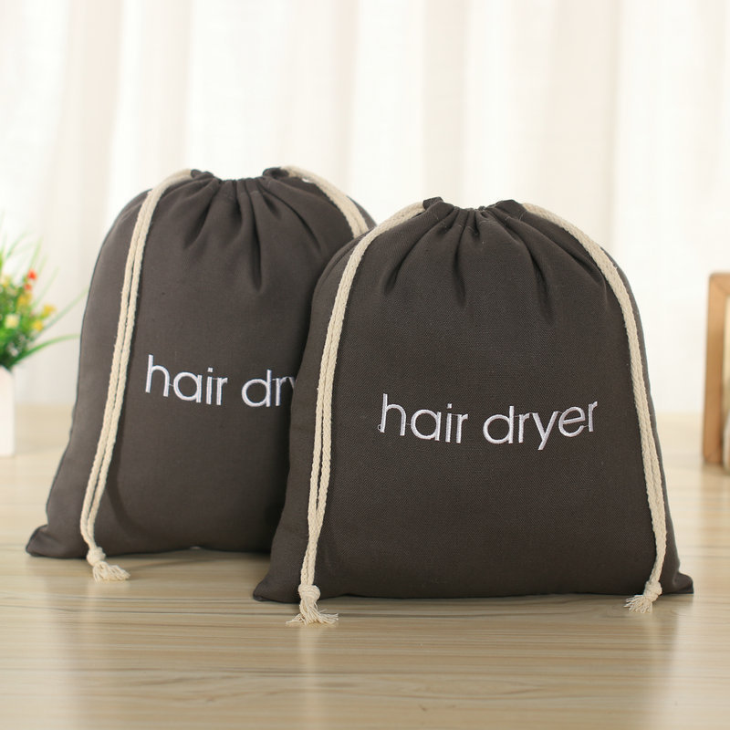 En stock inglés bordado lienzo bolso con cordón al por mayor algodón bolsa de polvo del hotel secador de pelo cubierta bolsa de almacenamiento