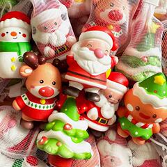 クリスマスの小さいプレゼントの装飾はつまみます。