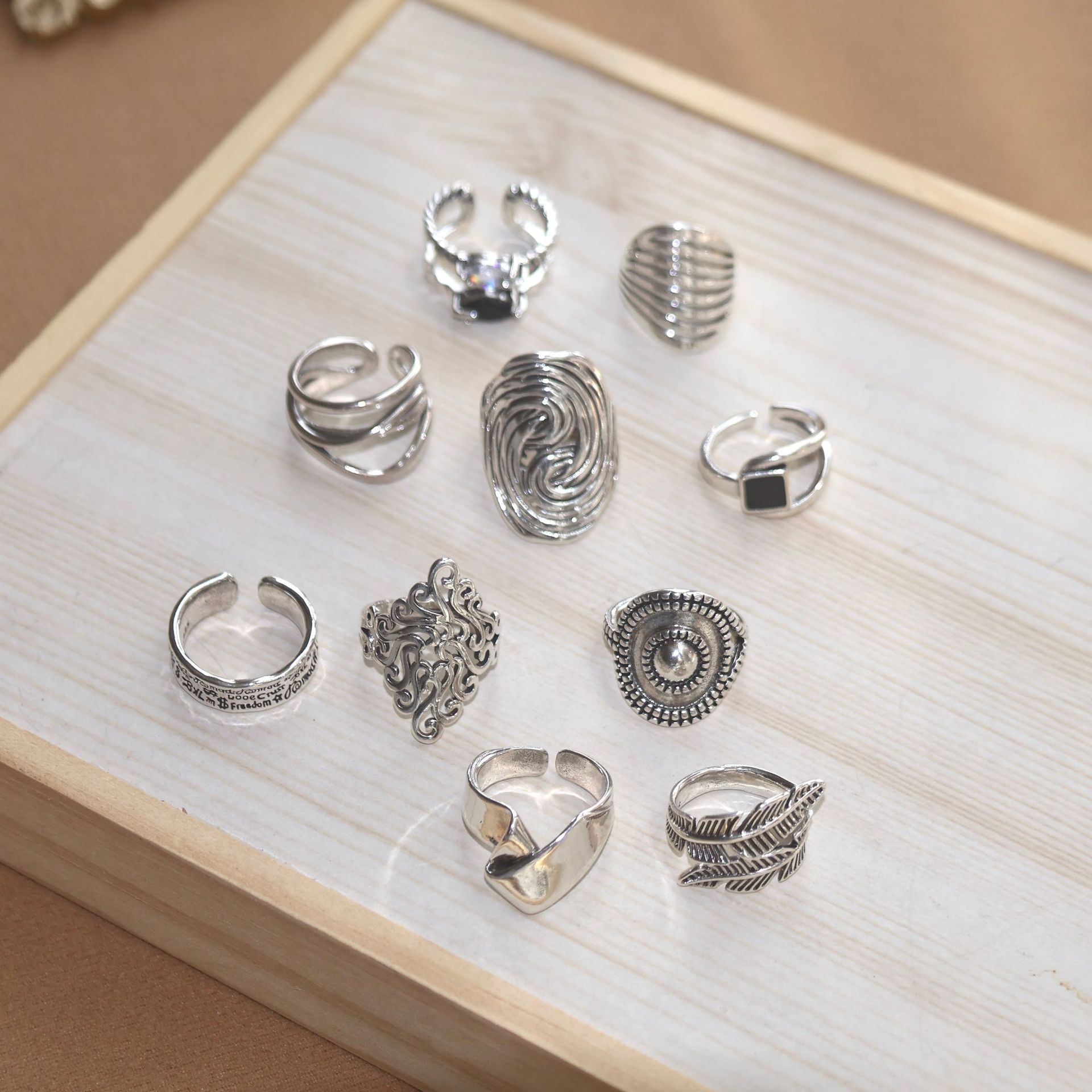 Retro elegant creative ring for men and women