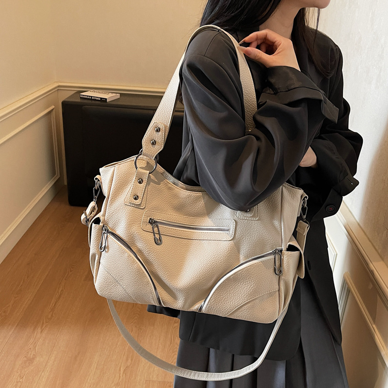 Cross-Border Hot Sale Large Capacity Tote Bag For Women, High-End Luxury Trendy Cool Motorcycle Style Shoulder Bag, Versatile 2026 - Thumbnail 4