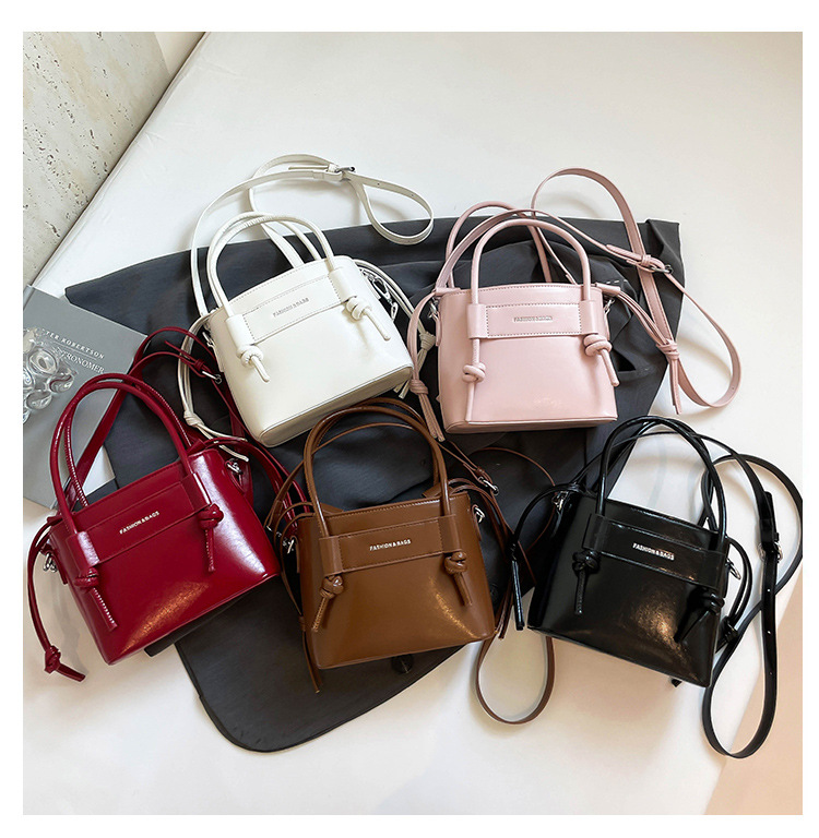 A new 2025 versatile, casual and simple large-capacity handbag for commuting, a lightweight solid color crossbody bag for women in summer undefined