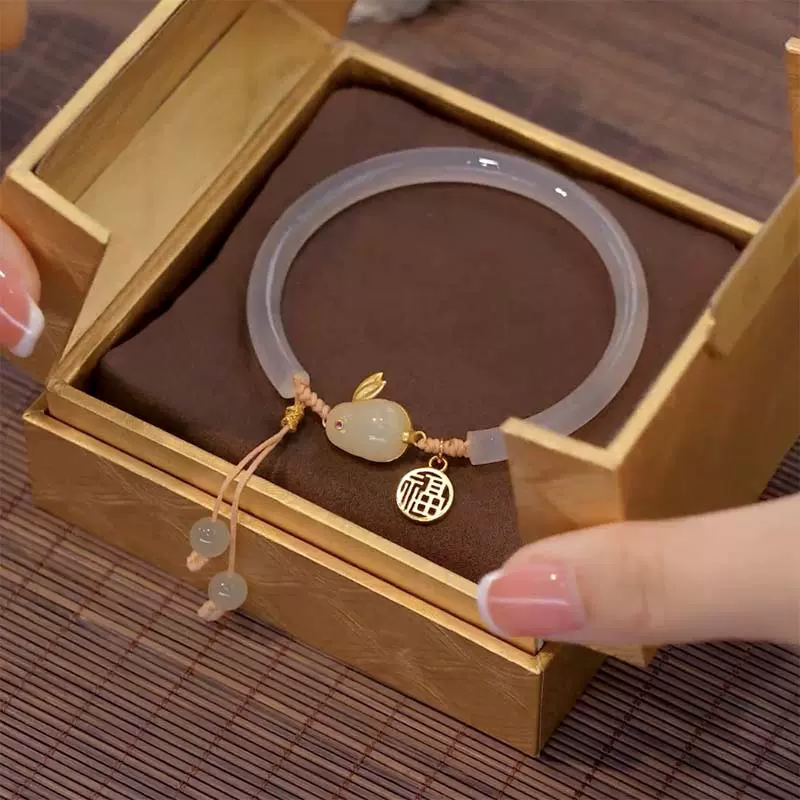 2022韩国新款温婉玉兔手镯可调节流苏福牌手链女小众设计质感手镯