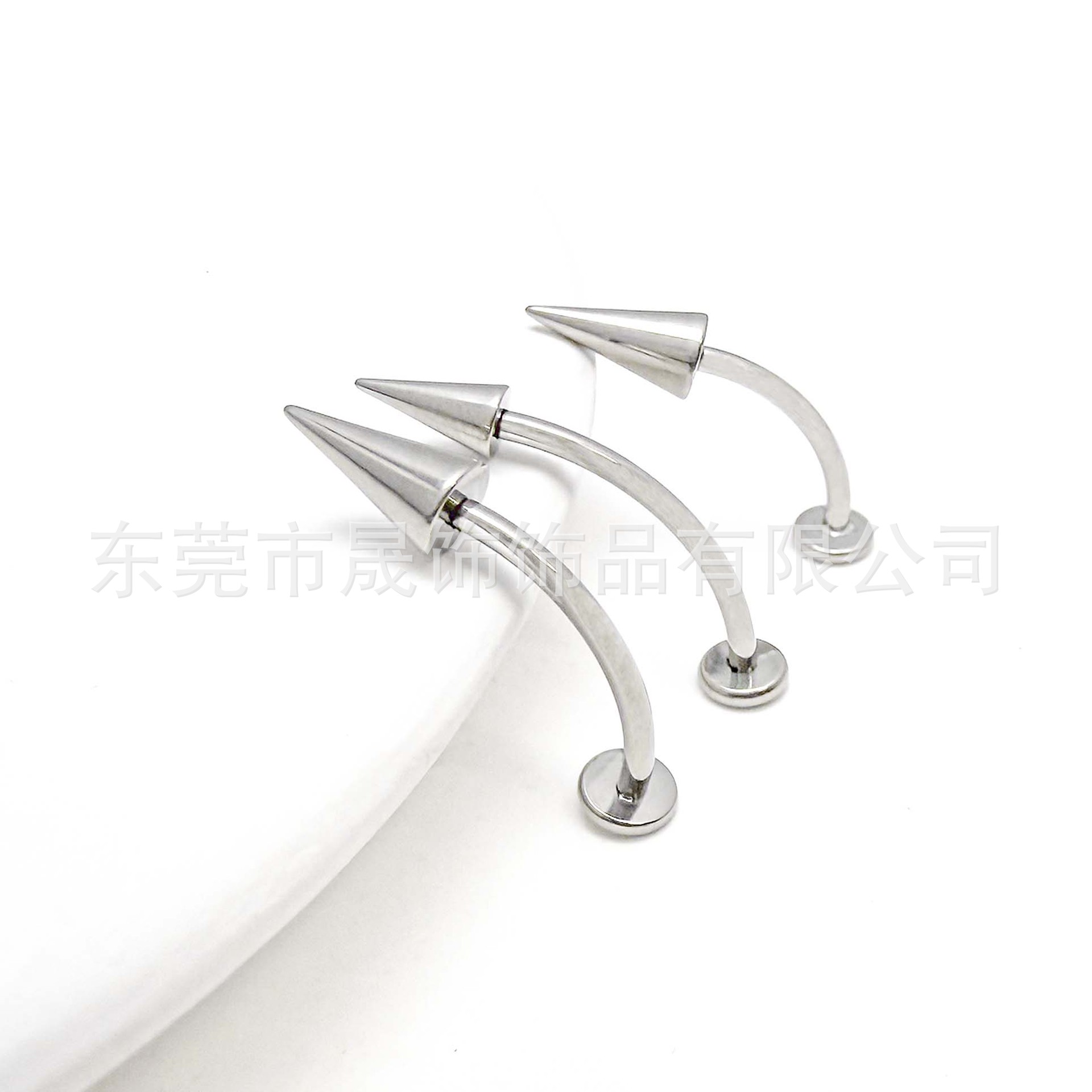 F136 Titanium 虎牙钉魔鬼钉 Labret Stud 尖锥 Flat Back Barbell G23 Implant Grade Titanium Internal Thread Curved Barbell Piercing Jewelry