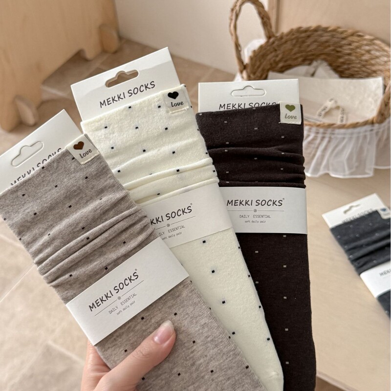 Korean-style polka dot slouch socks for women, vintage simple design with heart-shaped fabric tag, mid-calf cotton socks, relaxed fit, versatile straight socks Korean-style polka dot slouch socks for women, vintage simple design with heart-shaped fabric tag, mid-calf cotton socks, relaxed fit, versatile straight socks
