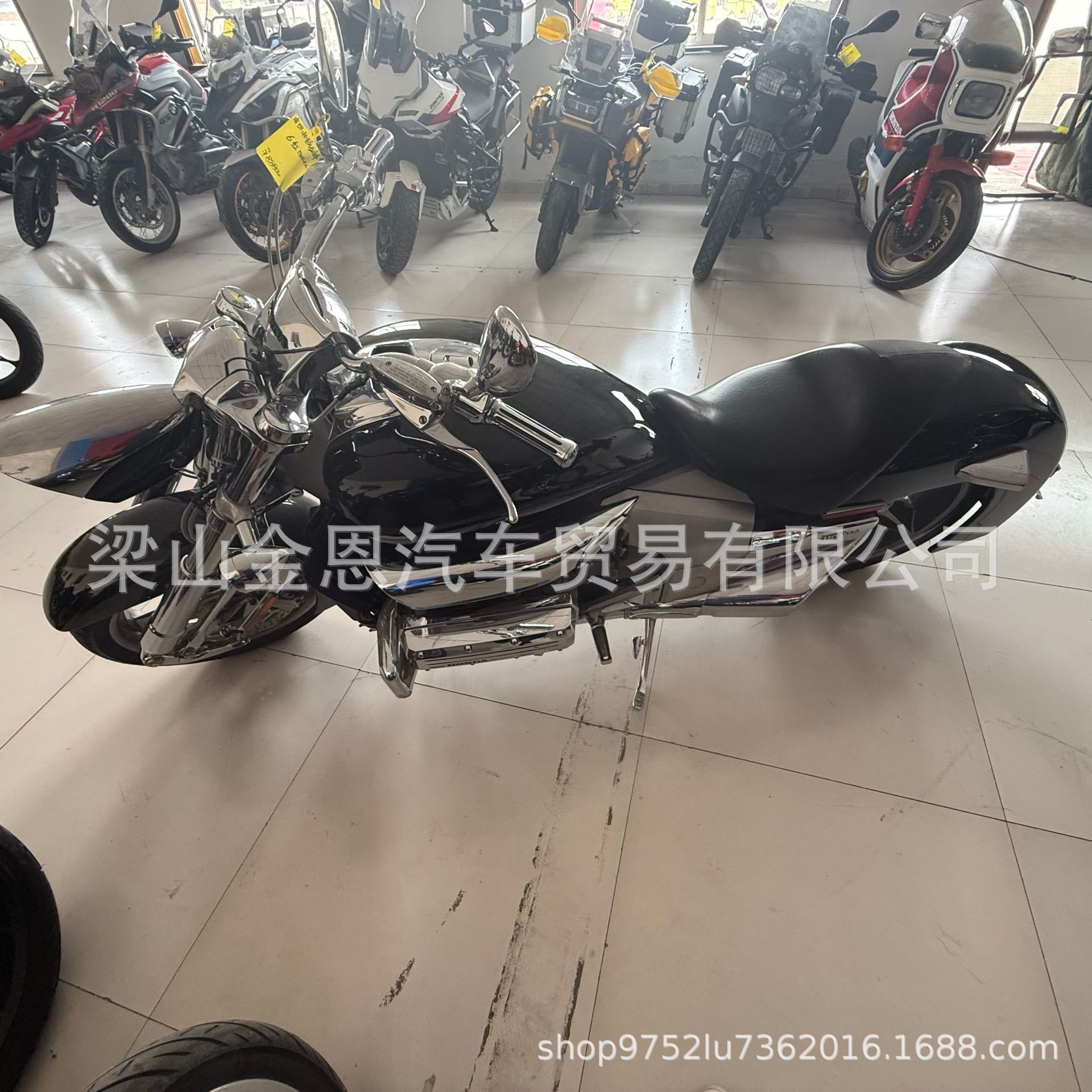 Manufacturer Exports 4*2 Cargo Transport Vehicles, 360-Horsepower Dump Trucks, and Motorcycles That Are Flexible, Sturdy, and Durable