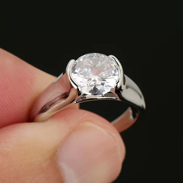 Amazon's Best-Selling European-Style Aesthetic Ring, Niche Design, Diamond-Encrusted Zircon Wedding Ring, Fashionable Light Luxury Jewelry for Women