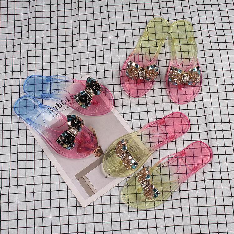 跨境女夏季时尚人字拖鞋新款渐变平底金属串珠外穿夹趾沙滩凉拖