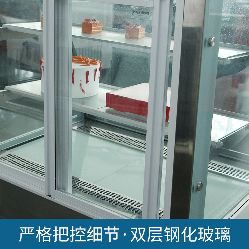Los fabricantes suministran vitrinas para pasteles con refrigeración por aire y funciones antiheladas para pastelerías, con buenos efectos de exhibición.