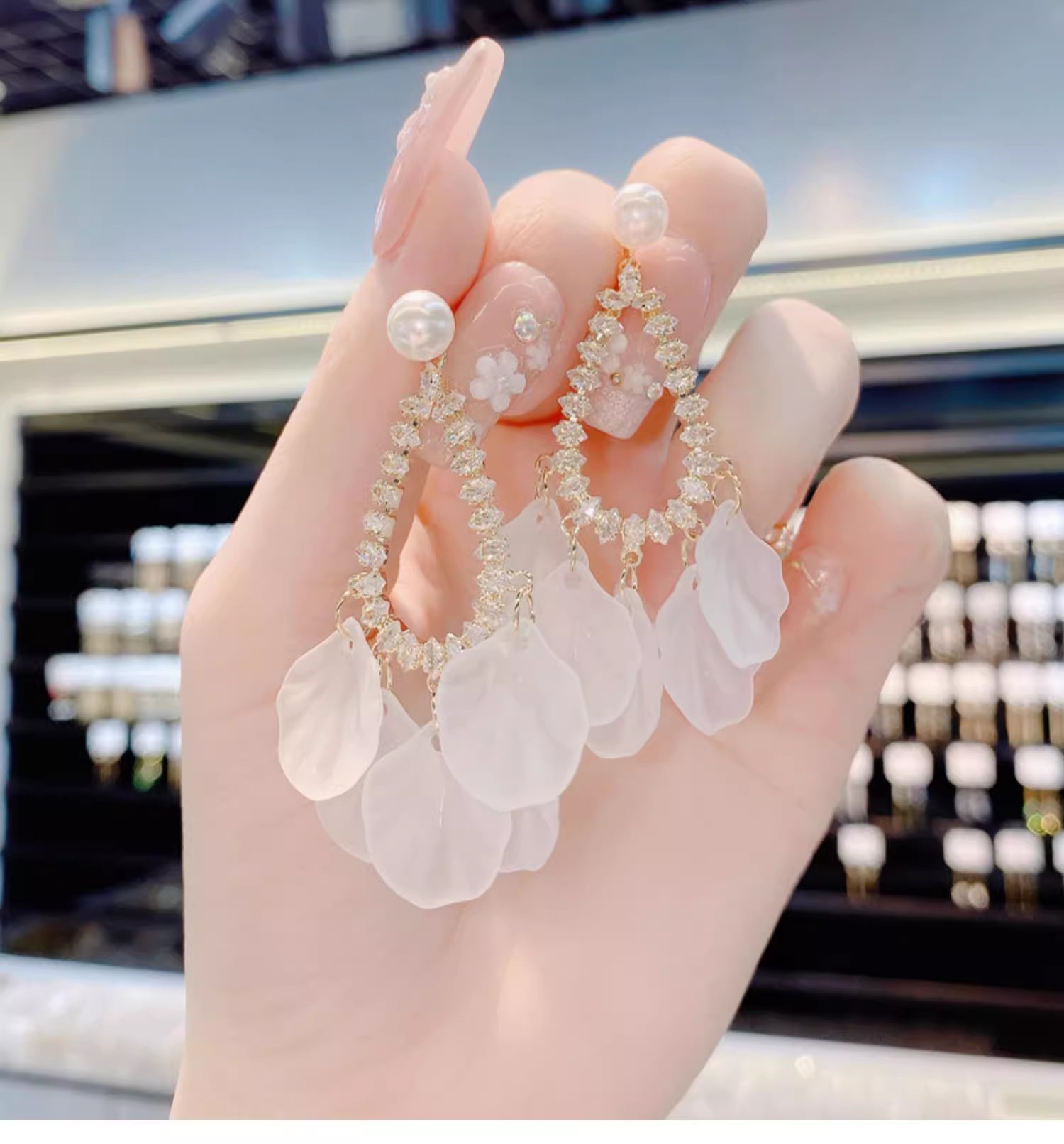 Acrylic fashionable earrings with zircon drop-shaped with tassels