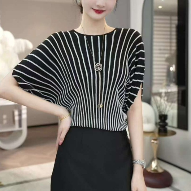 2025 Summer New Design Sense Niche Elegant Black Striped Ice Silk Knitted Short-sleeved Shirt Chic Top for Women