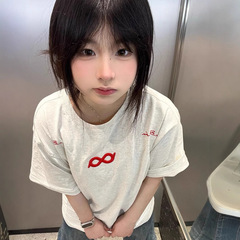 黎さんのアメリカの純綿はアルファベットの刺繍半袖tシャツを切っています。女性2025夏の丸首の上着はカジュアルです。