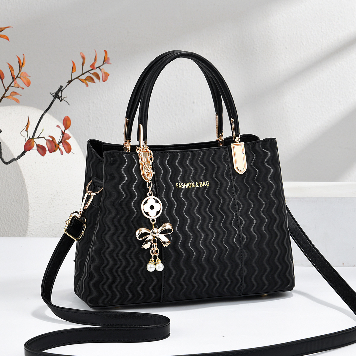 2026 nueva moda coreana bolso ondulado de agua mujer ligero temperamento lujoso gran capacidad de hombro bolso de mujer suministro