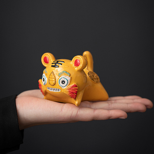 OD59 Wholesale Cute little tiger tea pet that changes color when exposed to hot water, New Year gift for the Year of the Tiger, tea ceremony zero