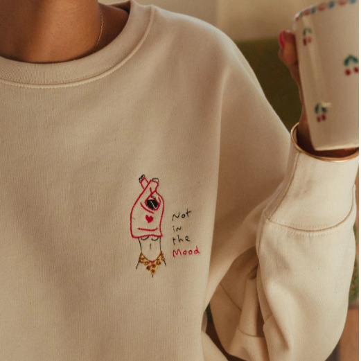 In Stock 26 Early Spring Fashion Croissant Bag Style Cartoon Pattern Embroidered Sweatshirt Light Yellow Loose Fit Sports Shirt Round Neck Top