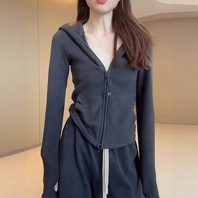 European-style design zip-up hooded sweatshirt for women, autumn/winter 2026 new slim-fit versatile jacket, double-sided German velvet top