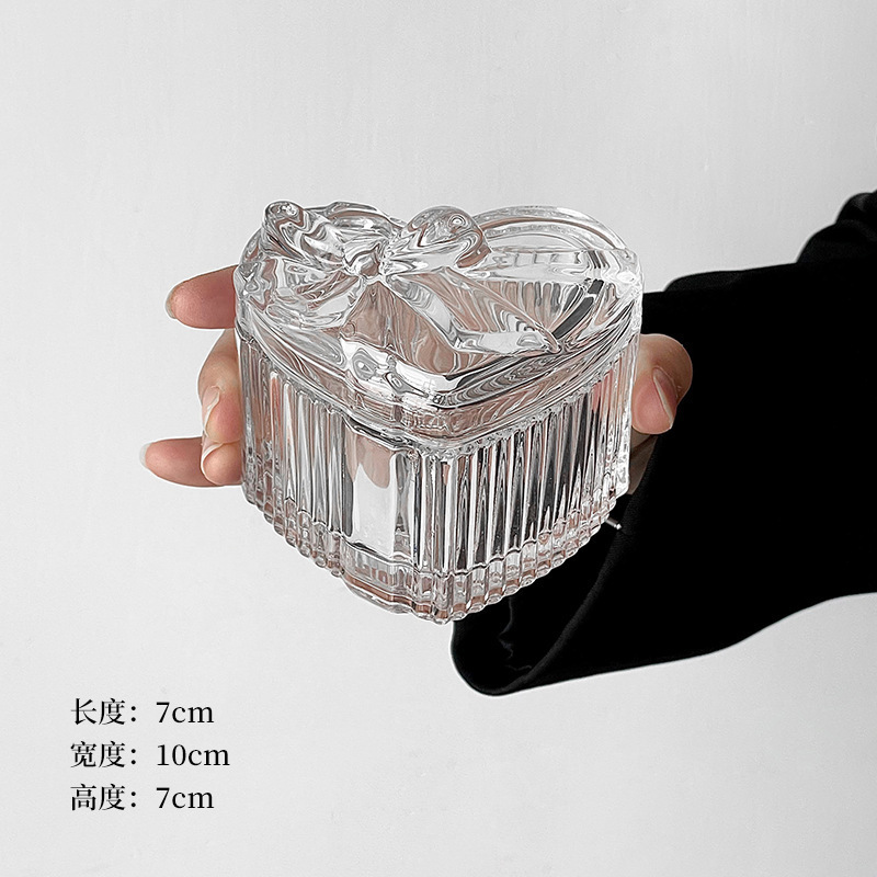 Corazones de niña arco de arco de corazón caja de joyas de vidrio en relieve europeo retro caja de almacenamiento doméstica decoración adornos