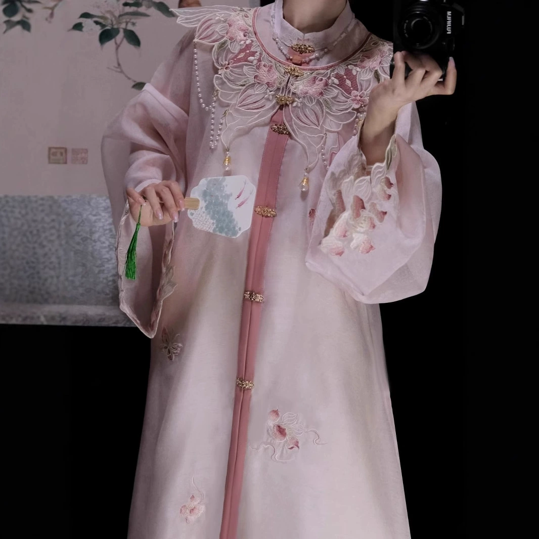 Тяжелая промышленная вышивка с воротником с большими рукавами