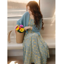 海边度假蓝色碎花连衣裙外搭开衫高级感气质女装2026超火新款套装