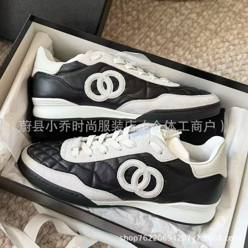 Premium Version of the Chanel-Style 26 New Model German Training Shoes, Lambskin Quilted Tennis Shoes, Black and White Color-Blocking Flat Casual Sneakers