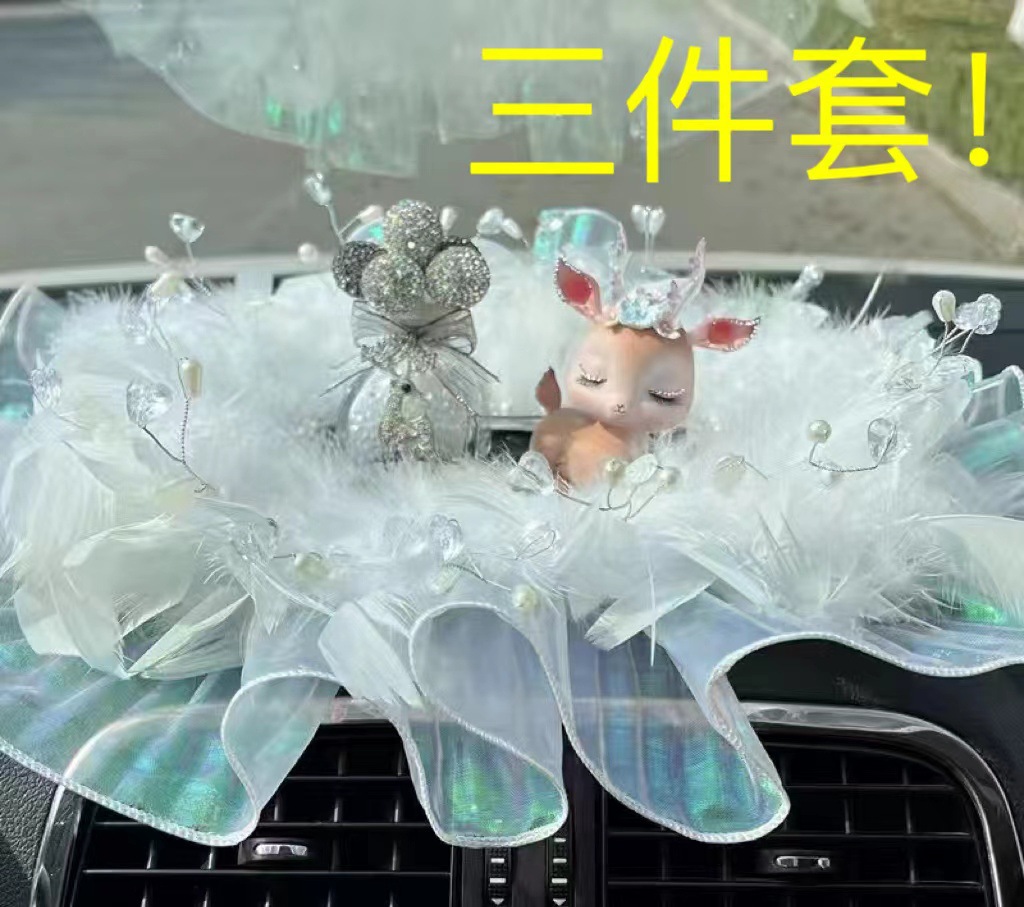 Diamantes de cerámica roja creativa adornos de automóviles de ciervo adornos de automóviles de automóviles adornos de automóviles de plumas diosas