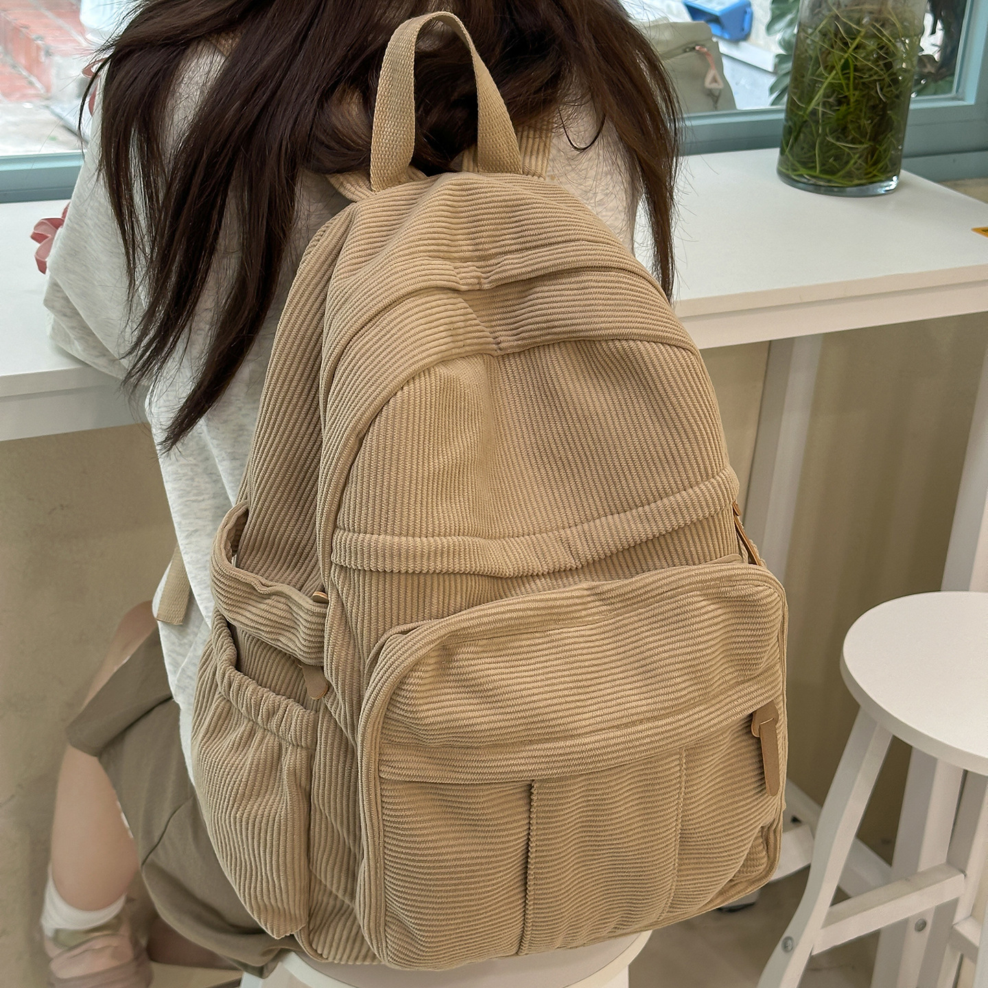 Solid color backpack for leisure