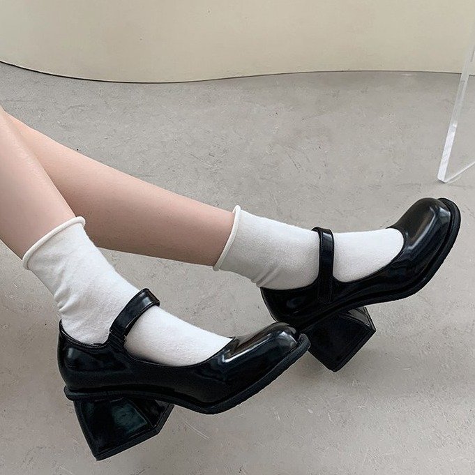 Negro retro tacón grueso tacones altos zapatos de cuero para mujeres 2023 primavera nuevo estilo francés vestido Mary Jane Zapatos de una sola capa