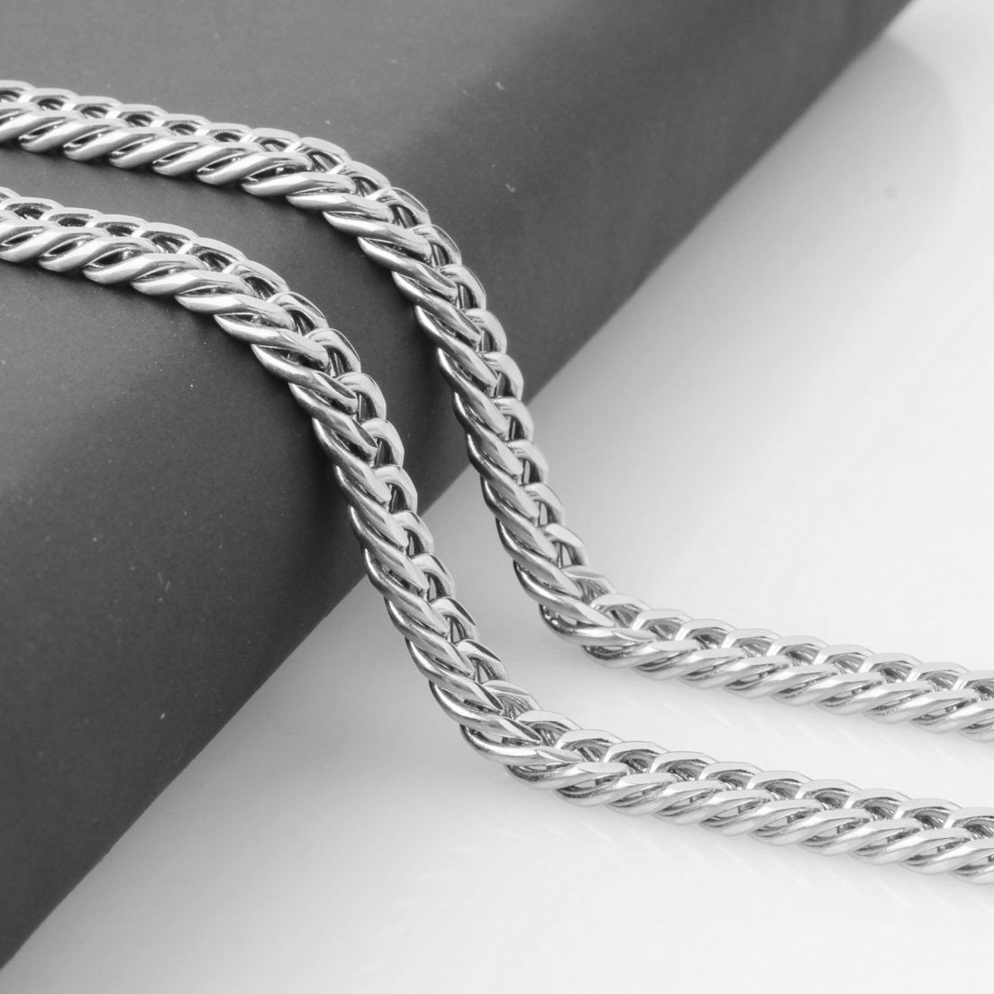 Personalised Titanium Steel Bracelet For Men In Dominant Style_voghion.com