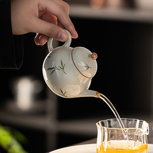 ��̨�����L���������˱��մɼ���һ�ض�����y���в�߲������b