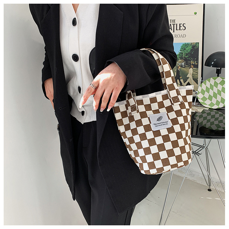 A fashionable new Japanese and Korean chic black and white checkered canvas bag, a large-capacity single-shoulder bag for women, and a simple student handbag undefined