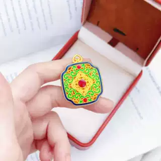 铜合金新中式仿真金珐琅彩镂空四方福字吊坠小众设计感方牌毛衣链