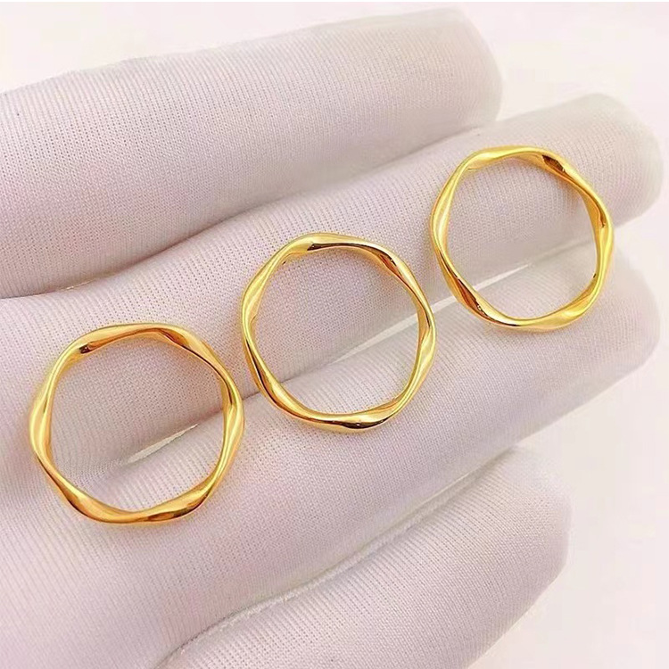 Stackable Delicate Rings Set In Gold And Silver Mixed Metal Bands_voghion.com
