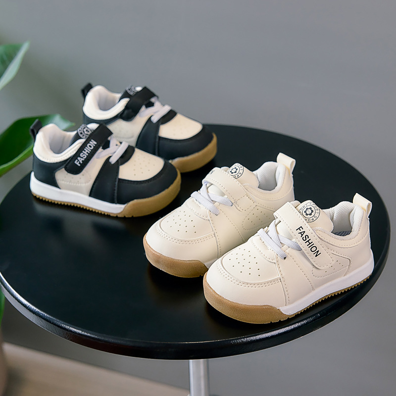 Zapatos infantiles para bebés de primavera y otoño nuevos zapatos infantiles, zapatos deportivos casuales para niños antideslizantes, zapatos suaves al por mayor