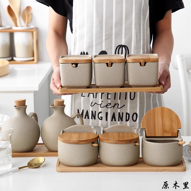Venta al por mayor de estilo japonés creativo simple salud cerámica condimento tarro cocina condimento caja a prueba de humedad azúcar y sal tarro conjunto de tres piezas