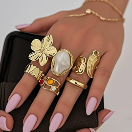 耳钉;耳环;手镯