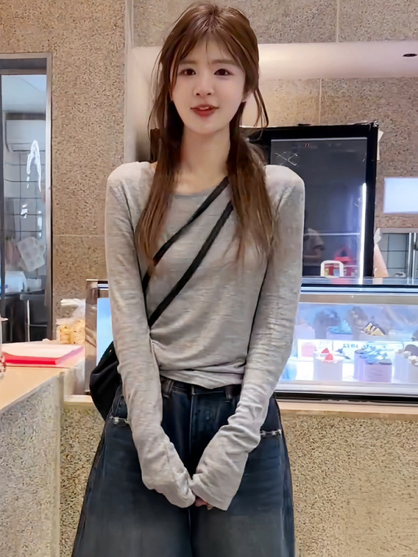 灰色长袖t恤女秋季2025款韩系别致chic小衫巨好看设计感露背上衣|undefined