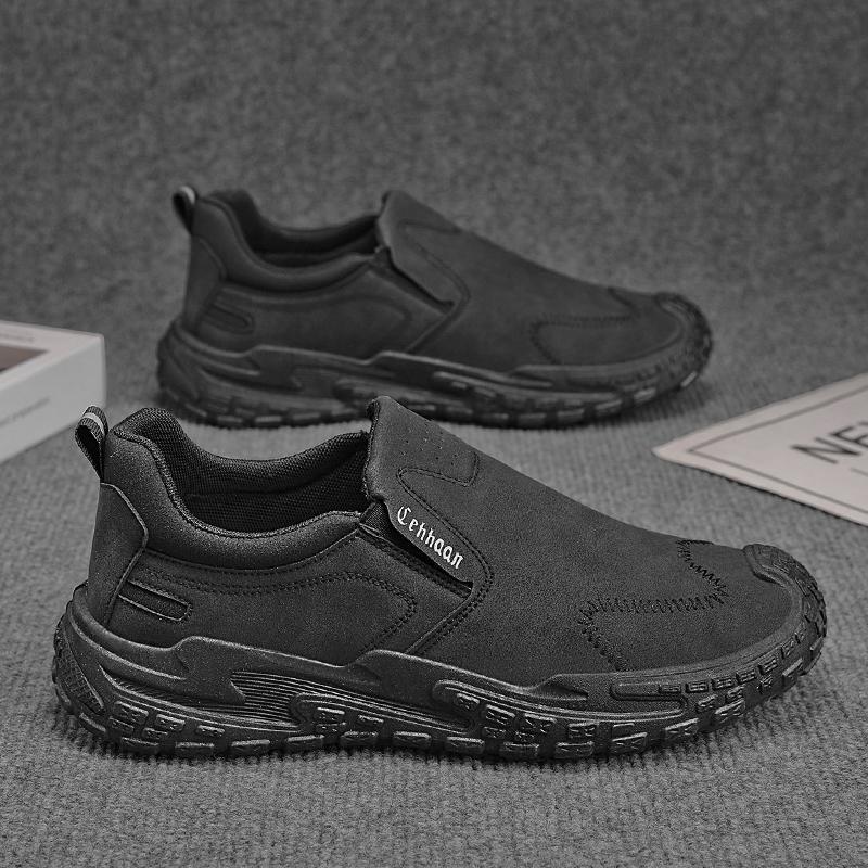 Zapatos de hombre 2025 verano nuevo estilo simple y ligero zapatos de conducción de un pie zapatos de moda perezosos zapatos casuales de suela blanda de seguro laboral hombres