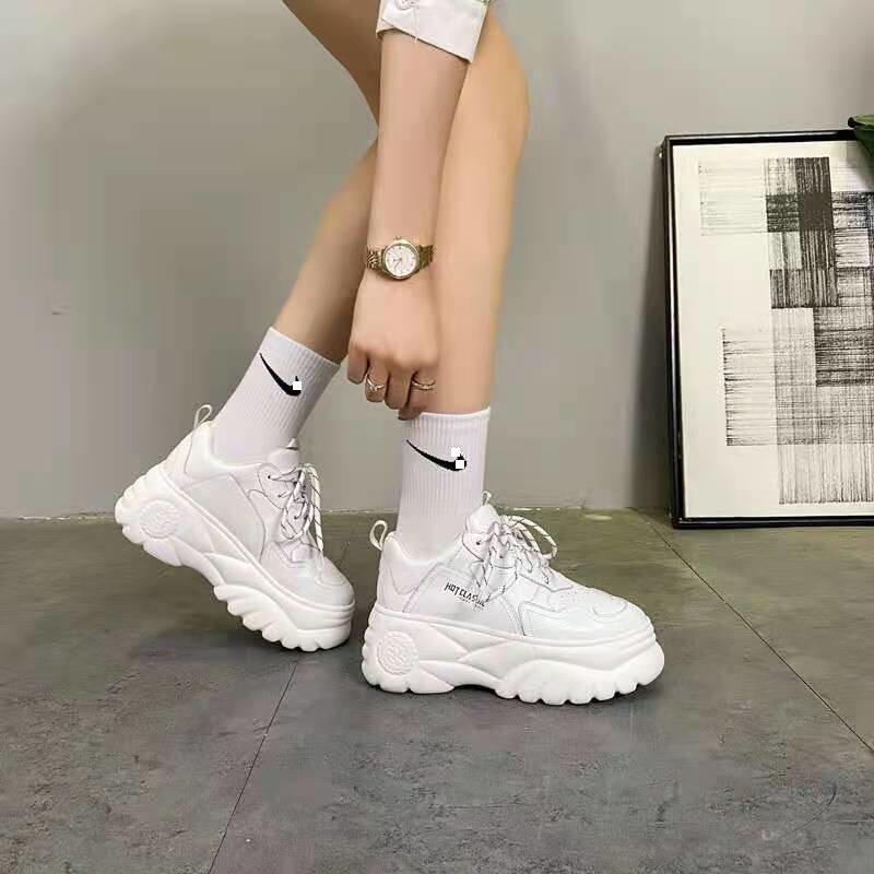 Fashionable Mid-Calf Sports Socks for Football, Basketball, Running, Trendy Couple Style, European and American Street Style, Skateboard Socks, Non-Slip, Casual, Quick-Drying