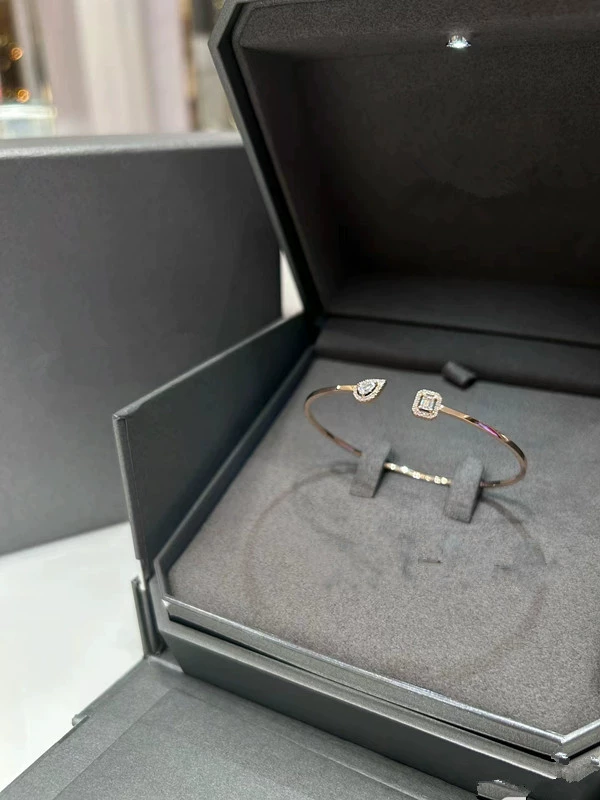 Жакетное ожерелье Delicate Bar Bracelet for Women, 18 Carat Gold with Diamond Endcaps - Rose/Platinum/Gold Options
