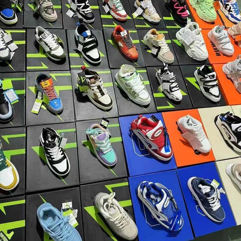 Assorted colorful street stall shoes, live-streaming shoes, wholesale Fujian men's sports shoes, low-priced stall merchandise, shoes from Quanzhou