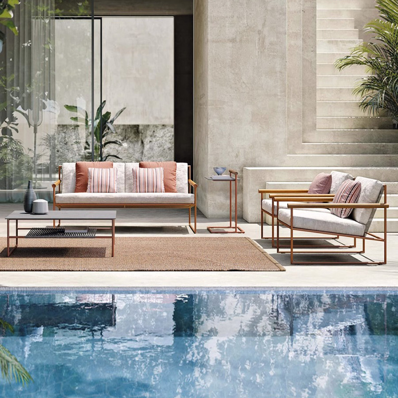 Conjunto de muebles de diseño para exteriores, sofá de teca y acero inoxidable para balcón, terraza o jardín.