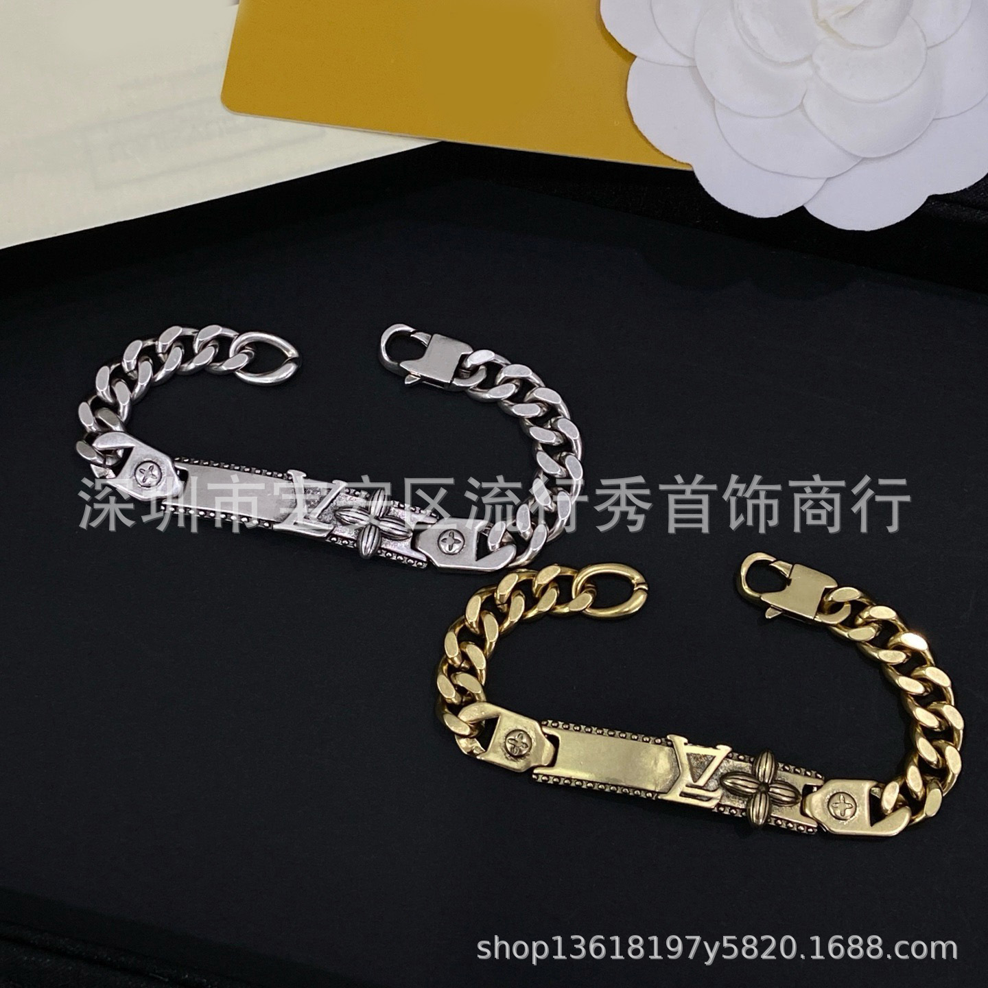 驴家新款四叶花手链复古轻奢字母吊坠麻花链欧美跨境时尚百搭手饰